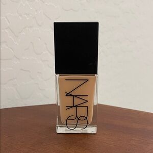 NARS Light Reflecting Foundation 
Deauville
1oz
NWOB